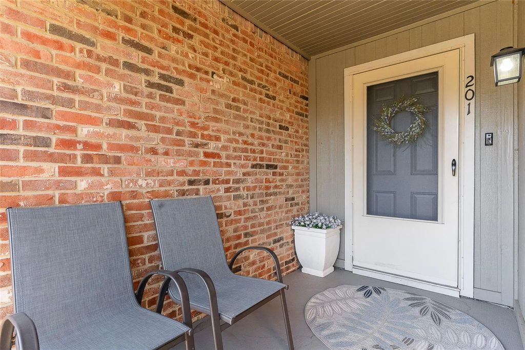 2732 Copper Creek Drive 201, Arlington