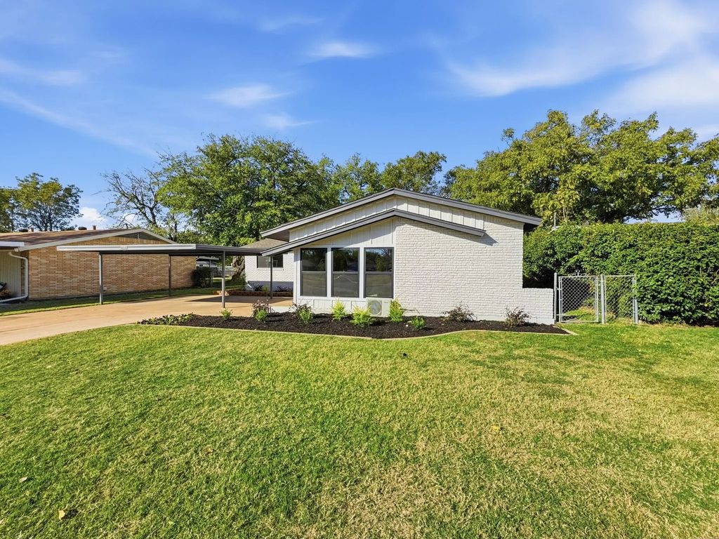 216 Opal Street, Saginaw
