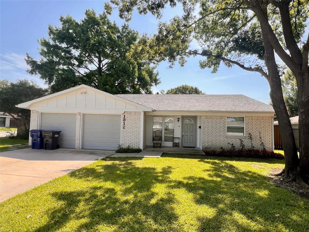 1312 White Circle, McKinney