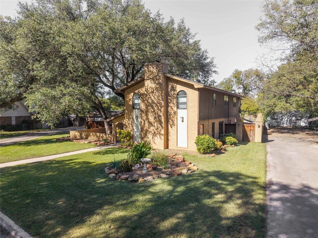 202 Quail Run, Brownwood