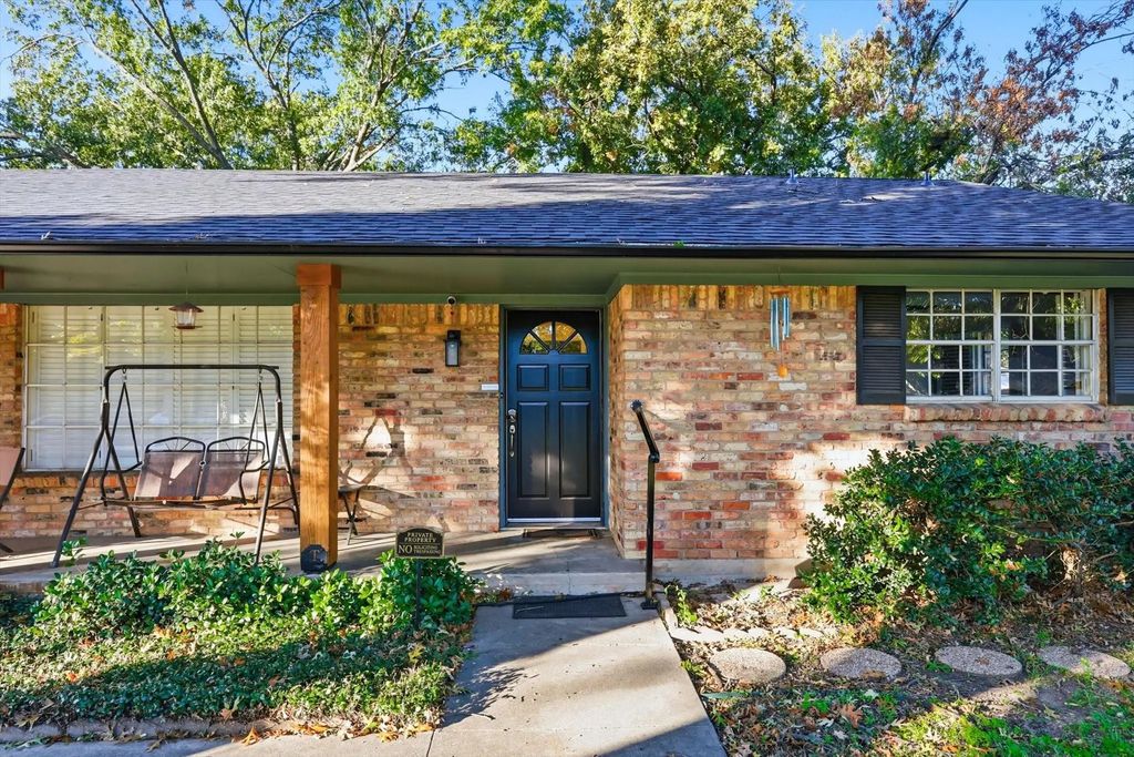 702 Mimosa Drive, Denton