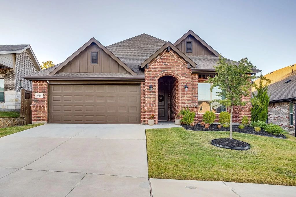 728 Long Iron Drive, Fort Worth