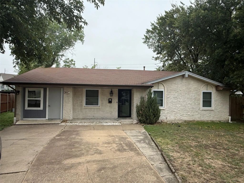 405 Sweetbriar Drive, Lewisville