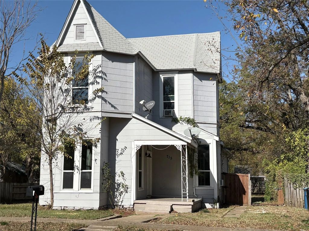 715 W Day Street, Denison