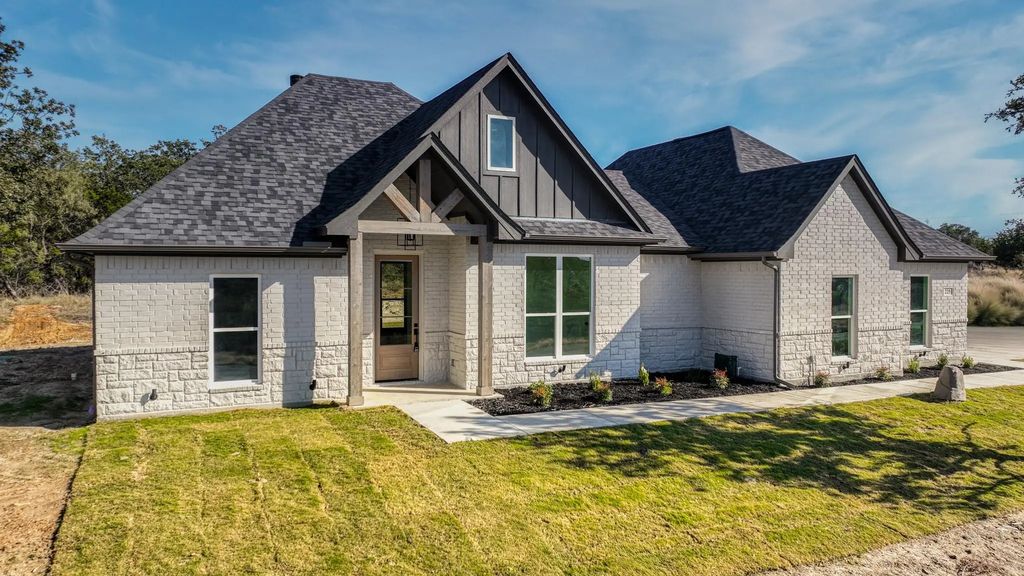 225 Jefferson Way, Weatherford