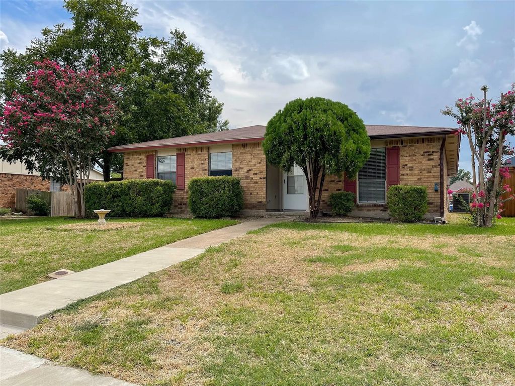 8306 Woodside Road, Rowlett