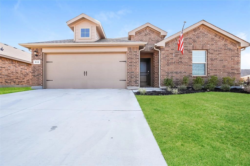 532 Houndstooth Drive, Fort Worth
