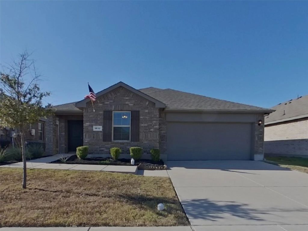 8832 Ring Gold Drive, Fort Worth