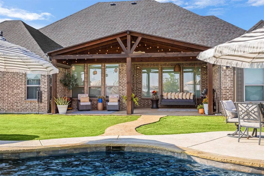 241 Crosswind, Waxahachie