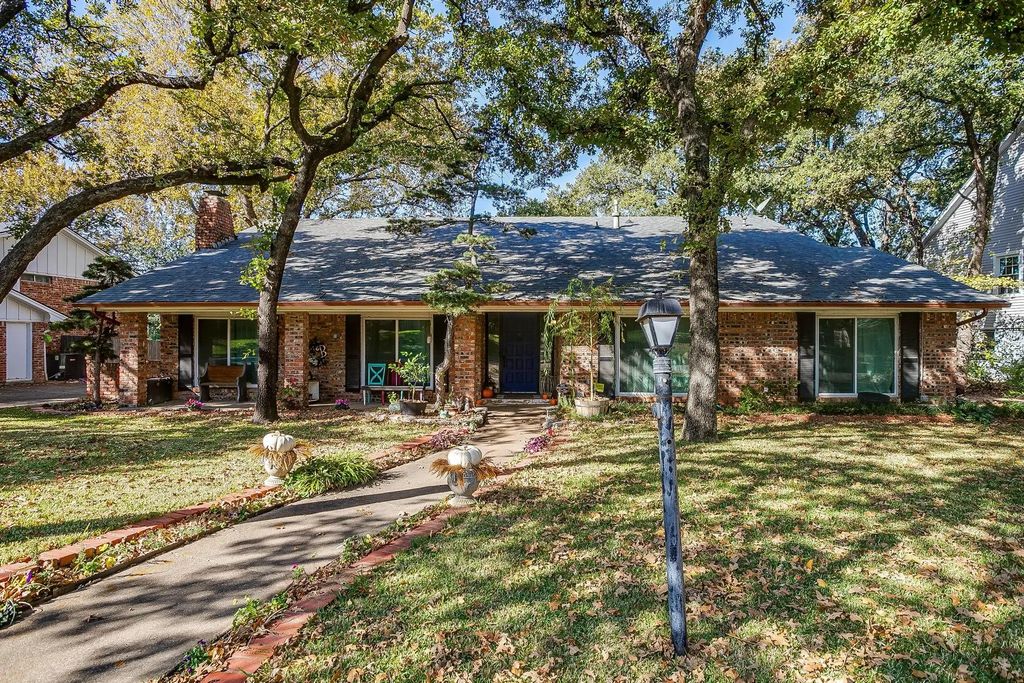 921 Overhill Drive, Bedford