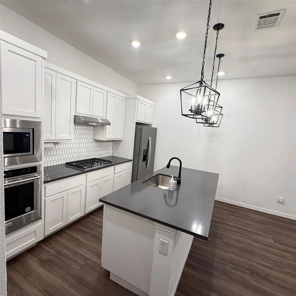 9943 Hennings Street, Irving