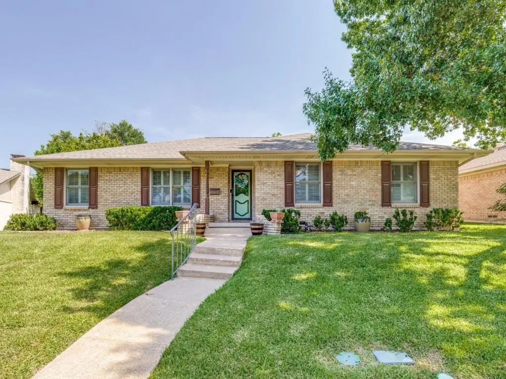7637 El Pensador Drive, Dallas
