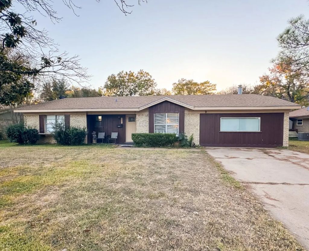 2205 10th Street, Brownwood