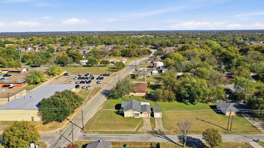 300 E 5th Street, Springtown