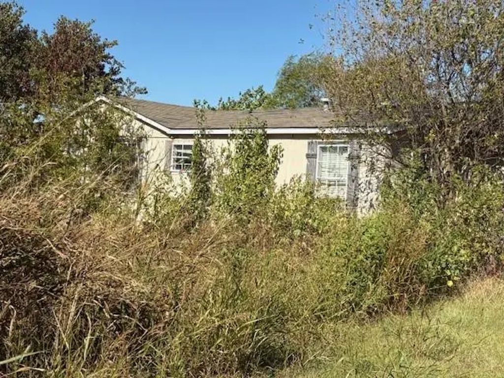 8300 County Road 913, Godley