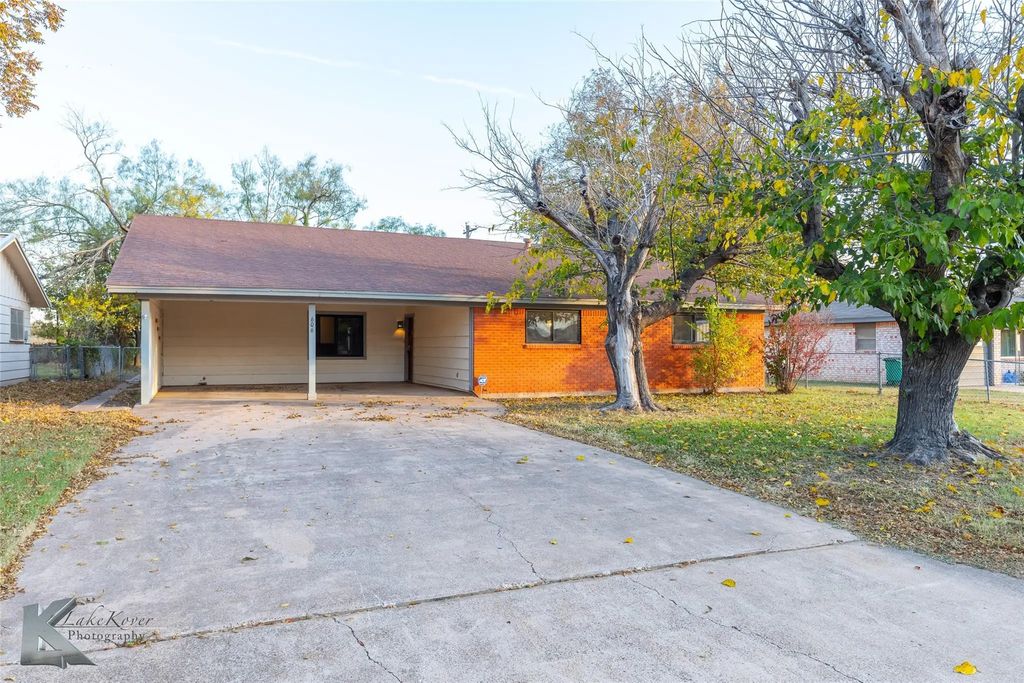 606 Bryant Road, Clyde