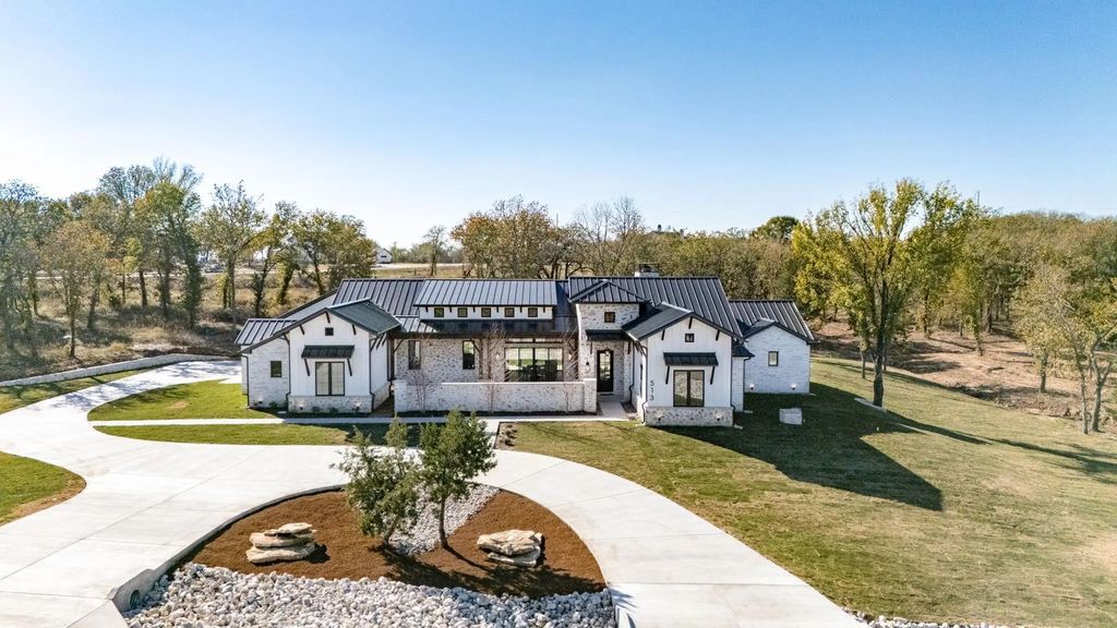 513 Royal Santana Run, Weatherford