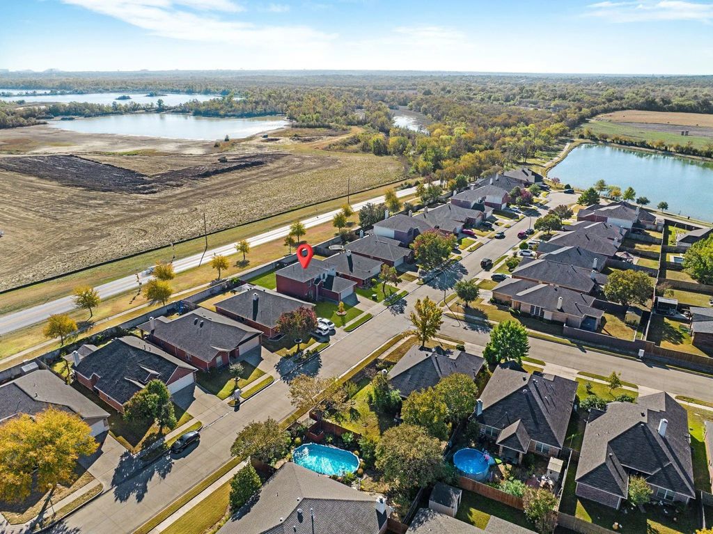 2400 Rushing Springs Drive, Fort Worth