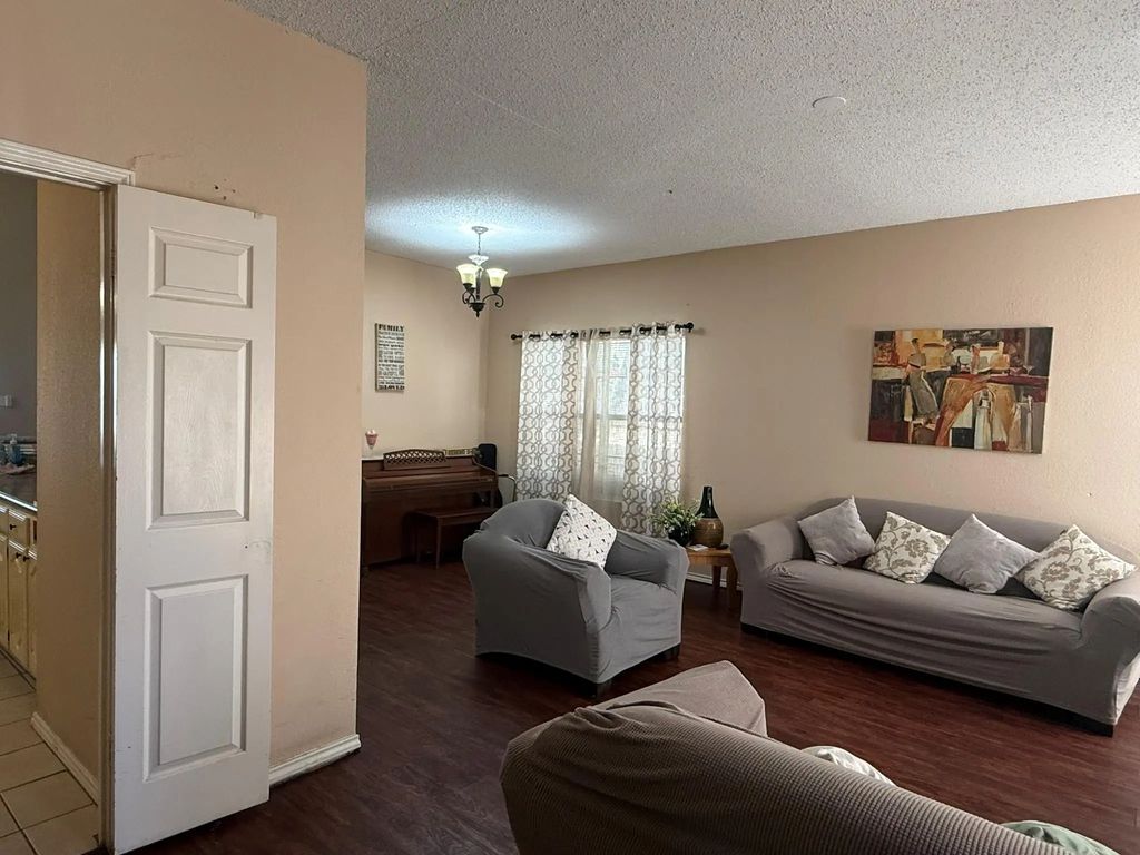 1603 Raton Drive, Arlington