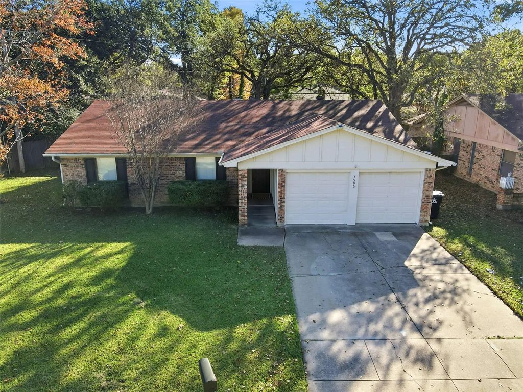 3906 Cedarwood Court, Arlington