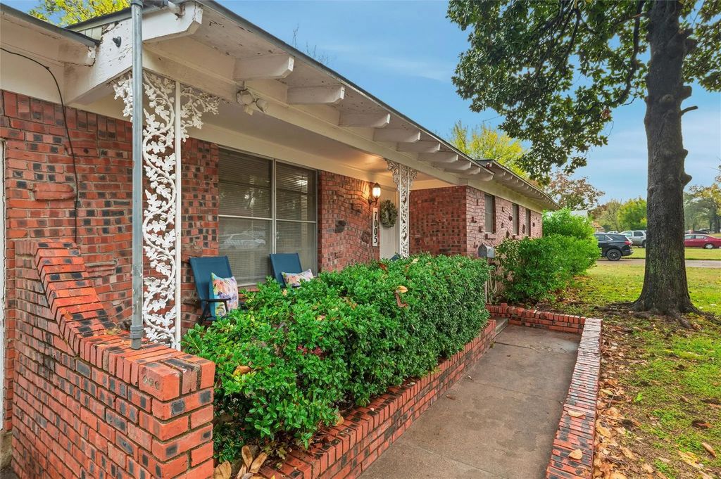 7005 Robinhood Lane, Fort Worth