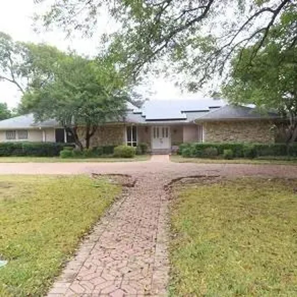 14214 Edgecrest Drive, Dallas