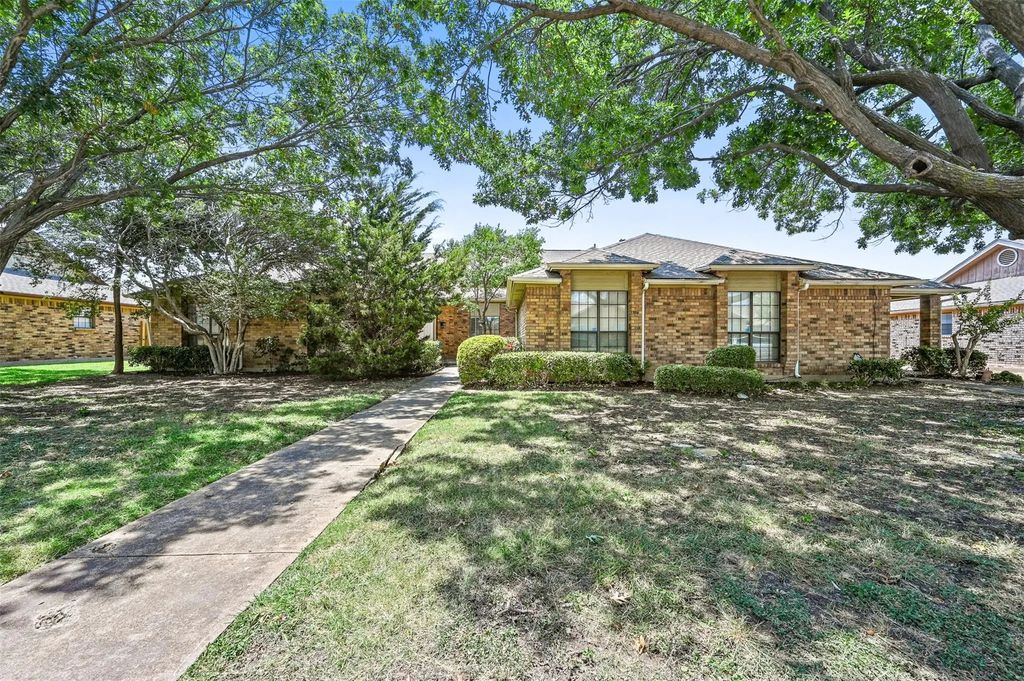 4044 Saint Christopher Lane, Dallas