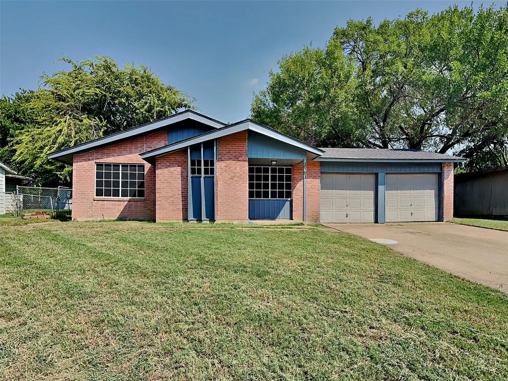 2503 Roberts Circle, Arlington