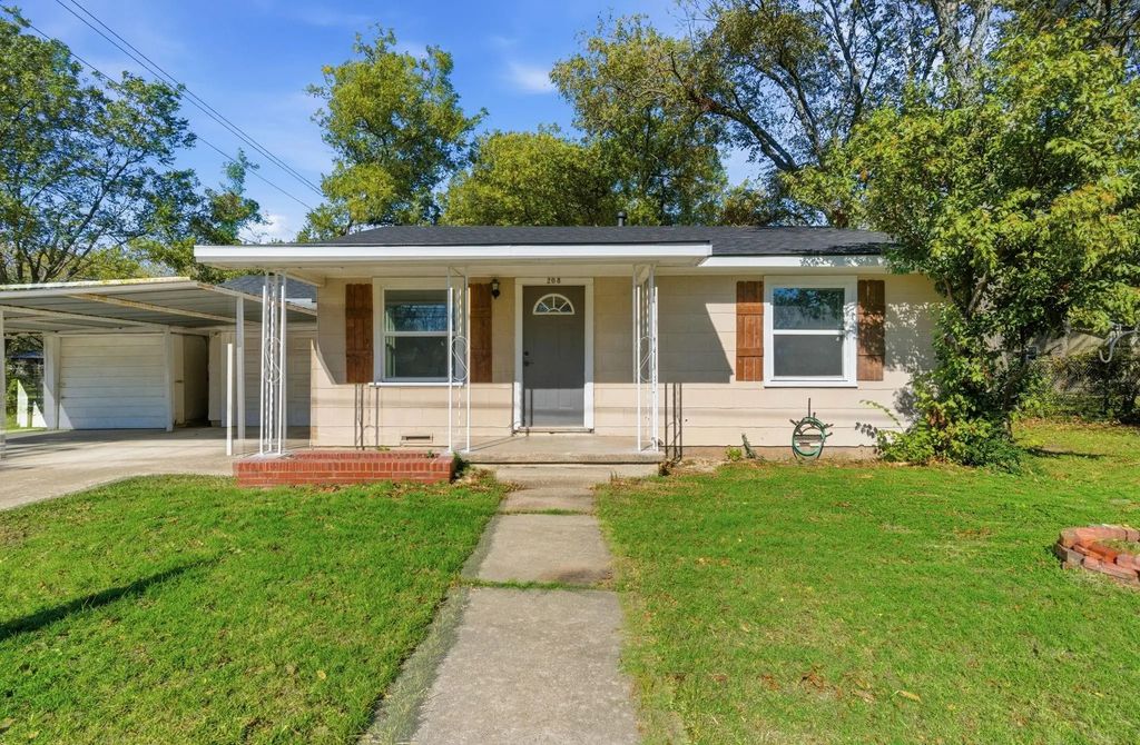 208 W 1st Street, Weatherford