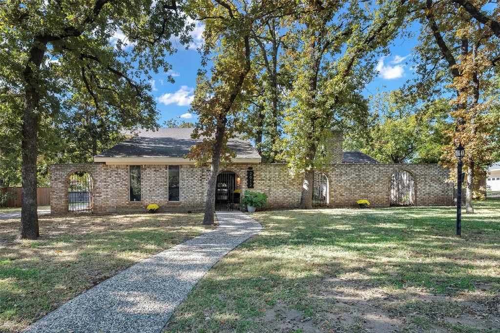 2012 Hollyhill Lane, Denton