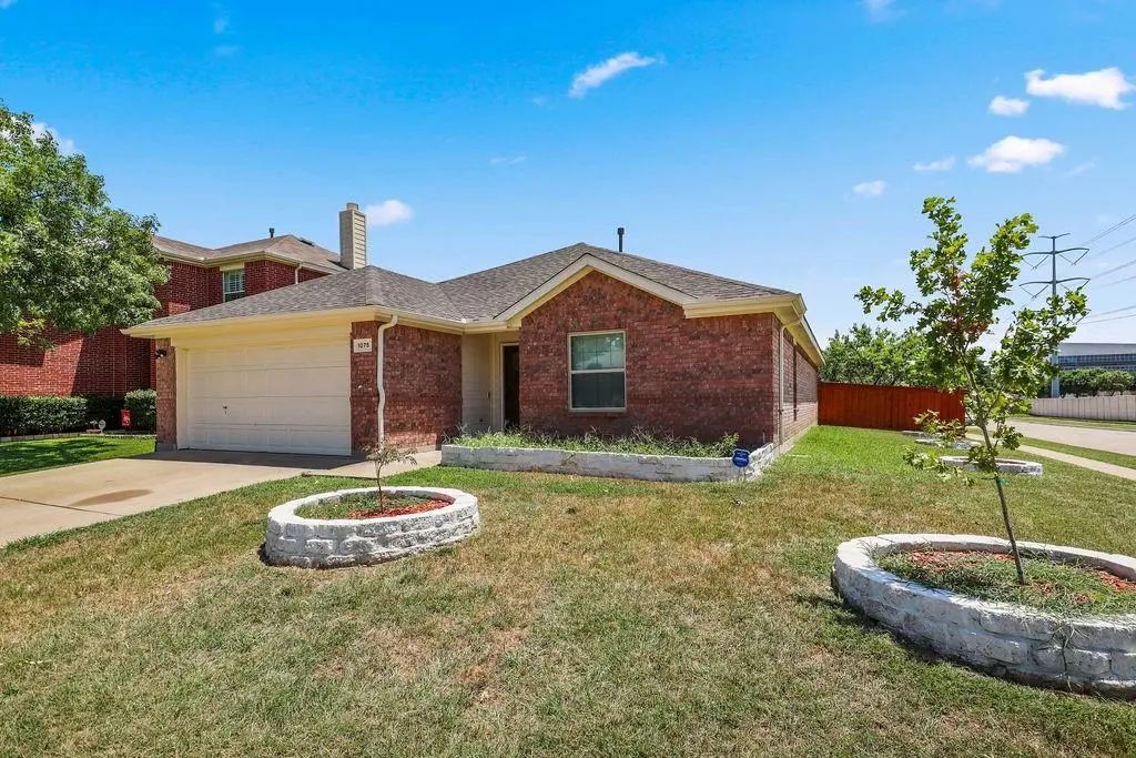 1075 Wood Stream Drive, Grand Prairie