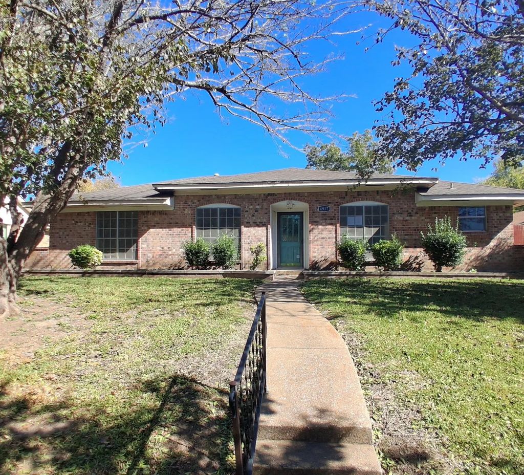 4917 Willowhaven Circle, Garland