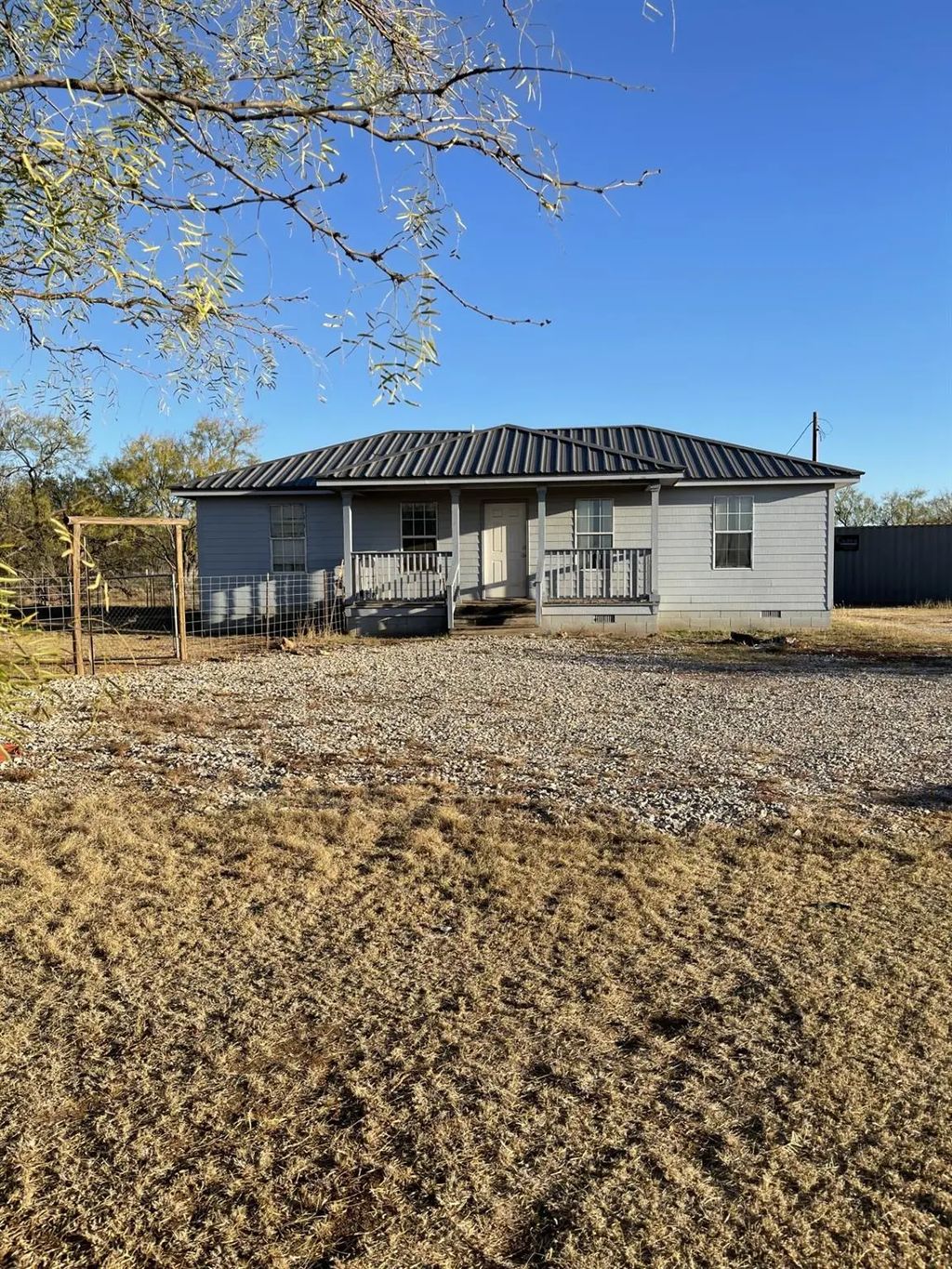 7691 S Fm 586, Bangs
