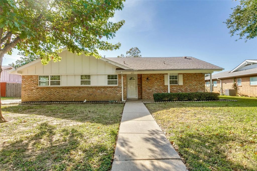 425 W Pleasantview Drive, Hurst