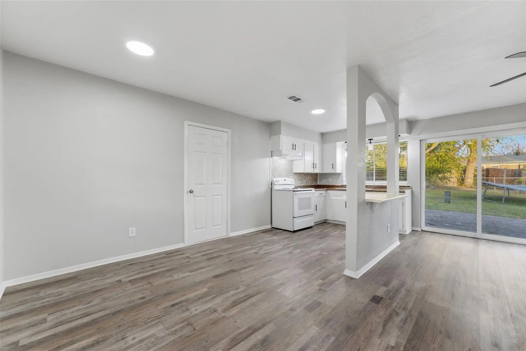 910 Royal Crest Drive, Mesquite