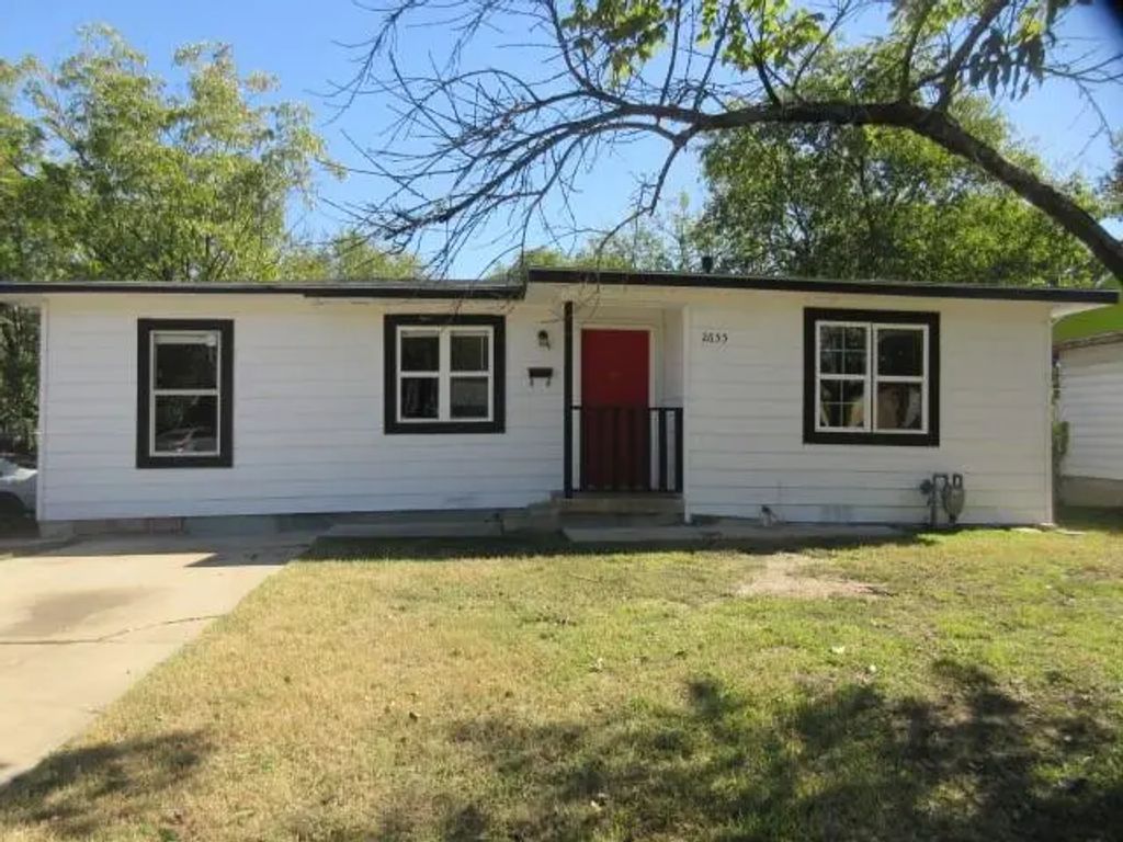 2655 Ash Crescent Street, Fort Worth