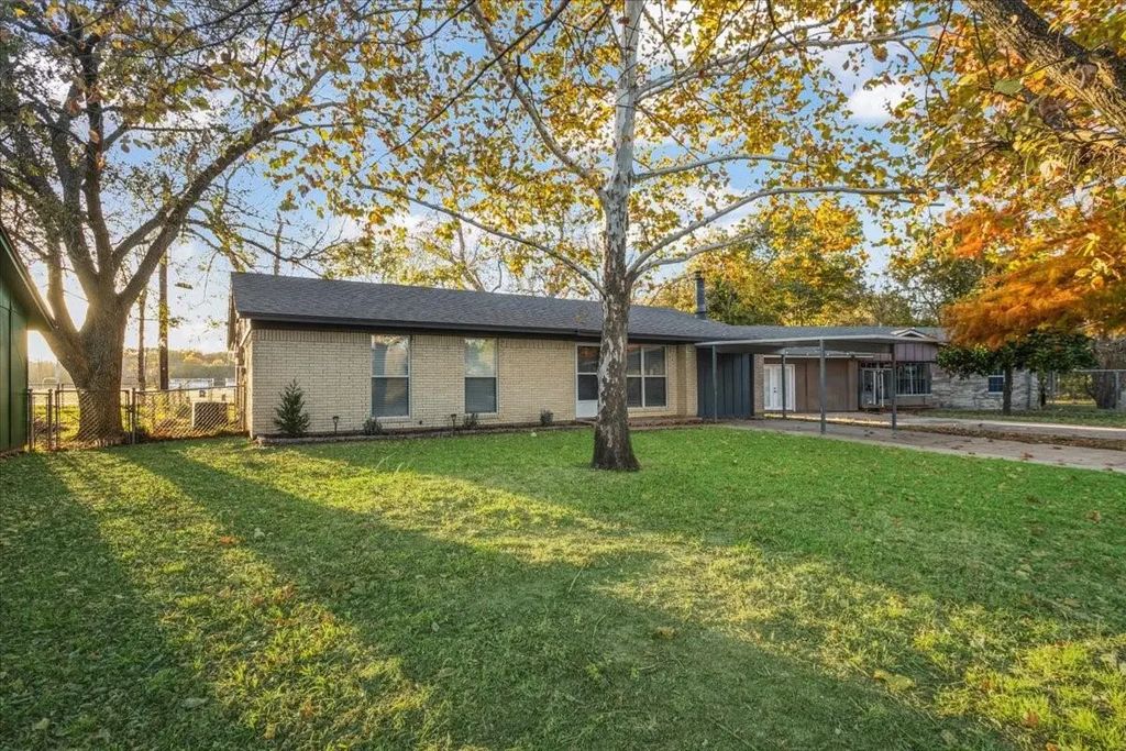 504 Churchill Way W, Sherman