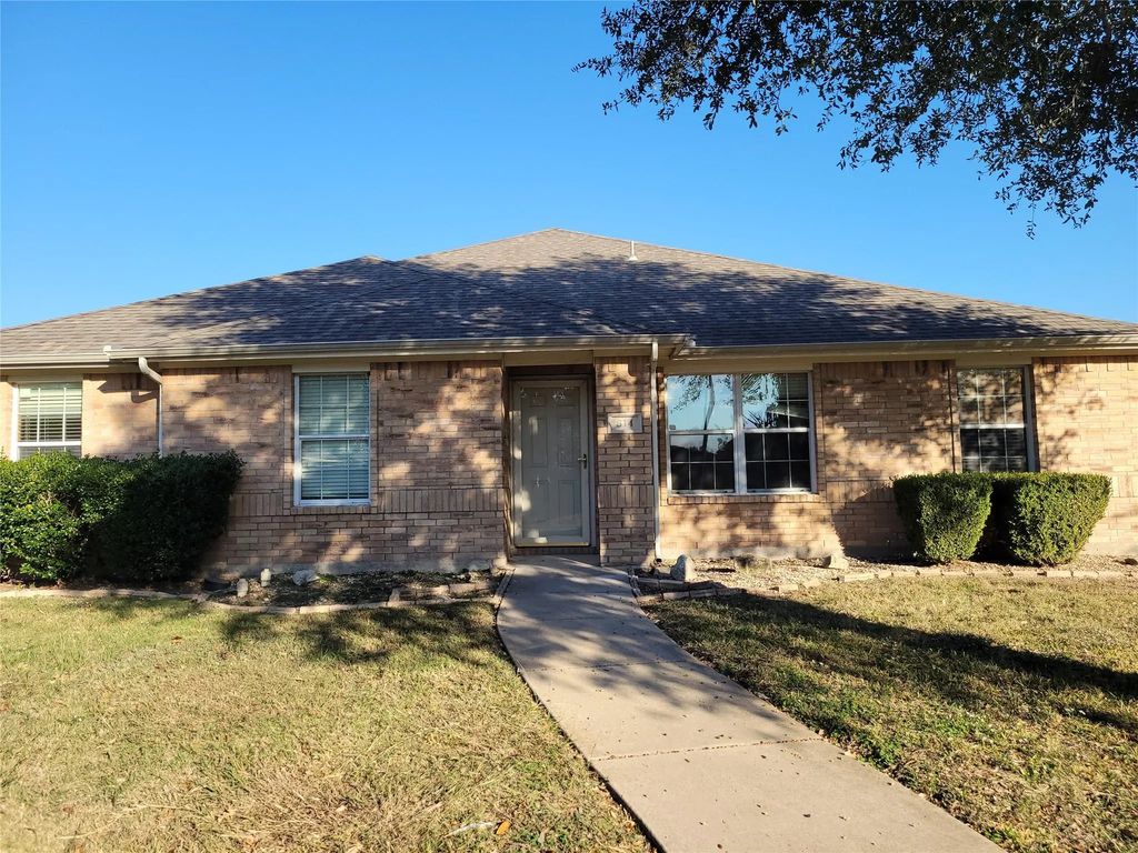 614 Rolling Meadows Drive, Lancaster