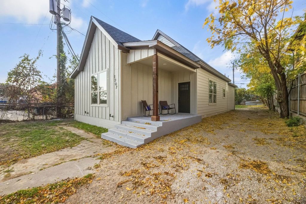1307 Clinton Avenue, Fort Worth