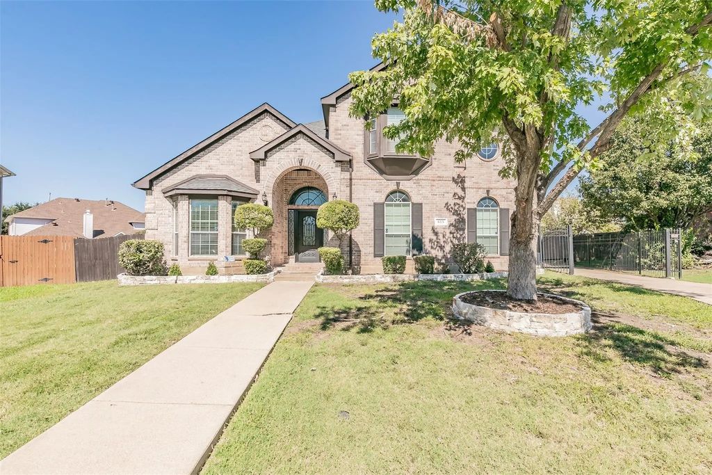 615 Dorchester Lane, Mansfield