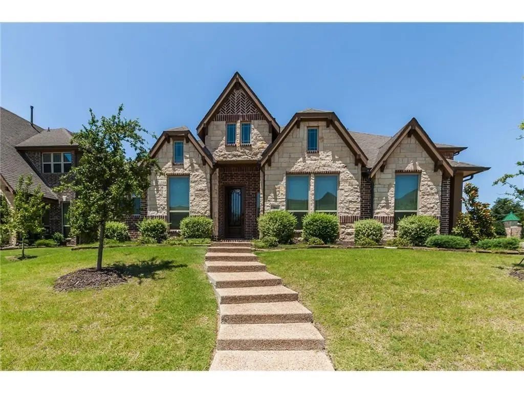 961 Crystal Falls Drive, Prosper