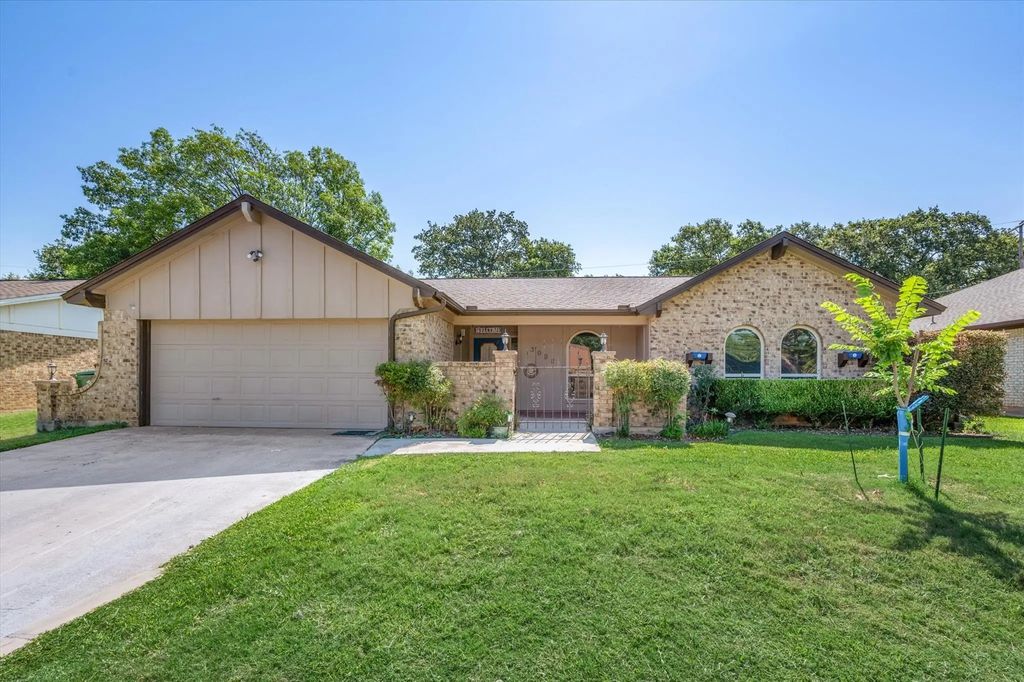 3008 Bluebonnet Lane, Bedford