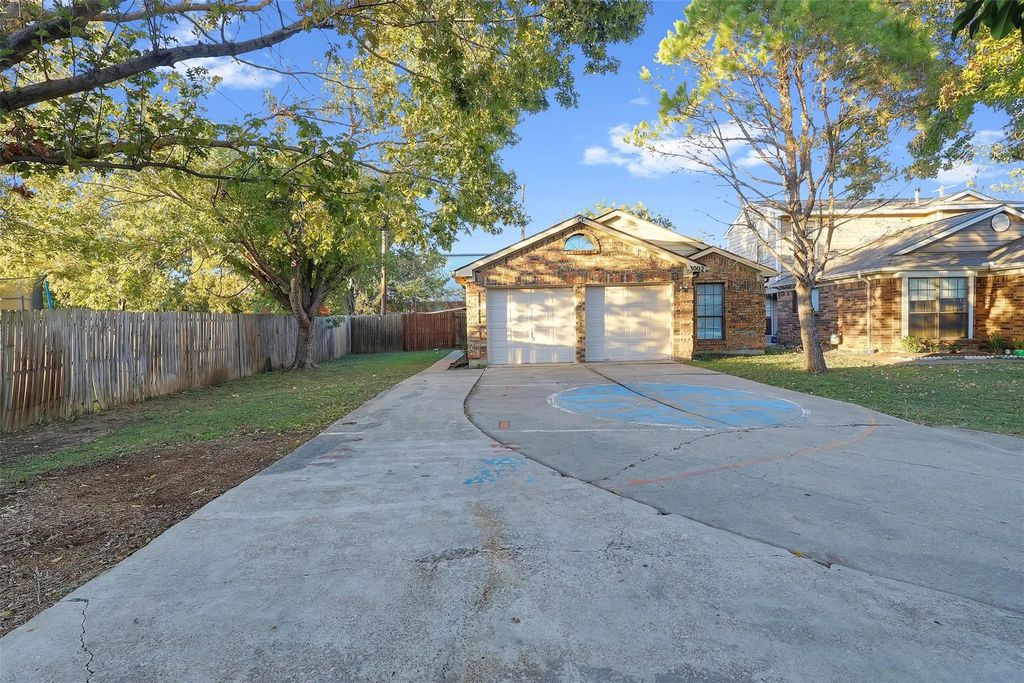 3002 Rustlewind Lane, Grand Prairie