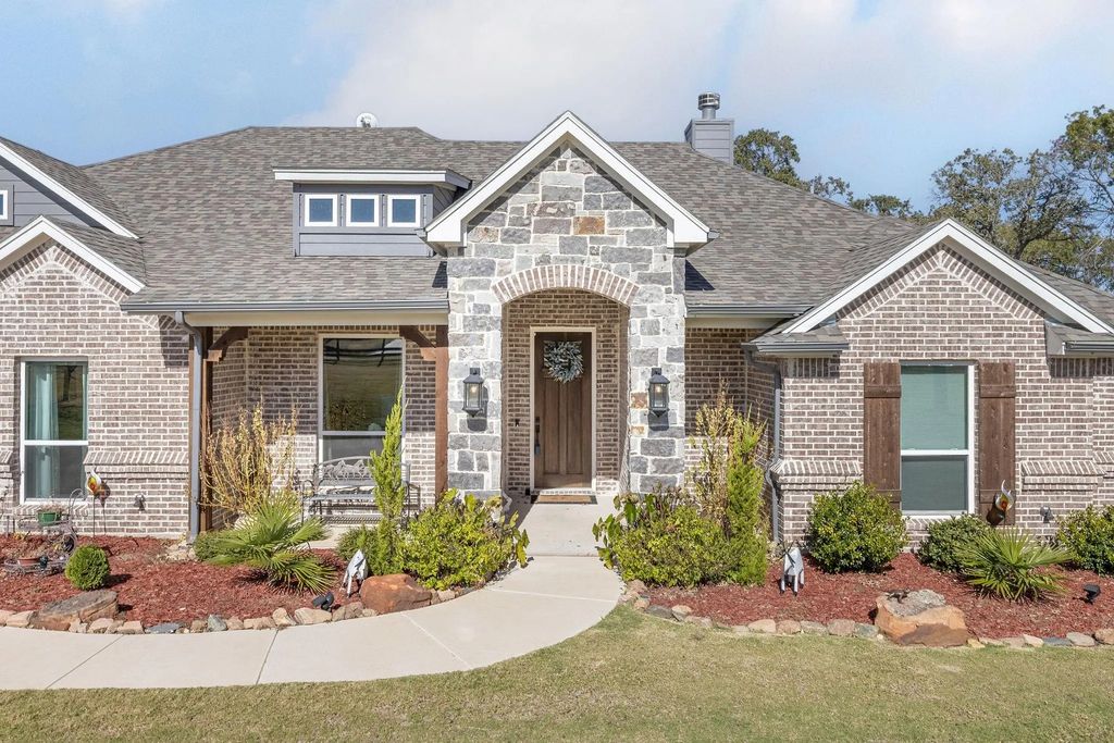 408 Herb Stephens Jr Way, Springtown