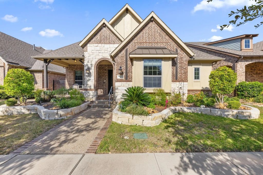 1011 Ivy Charm Way, Arlington