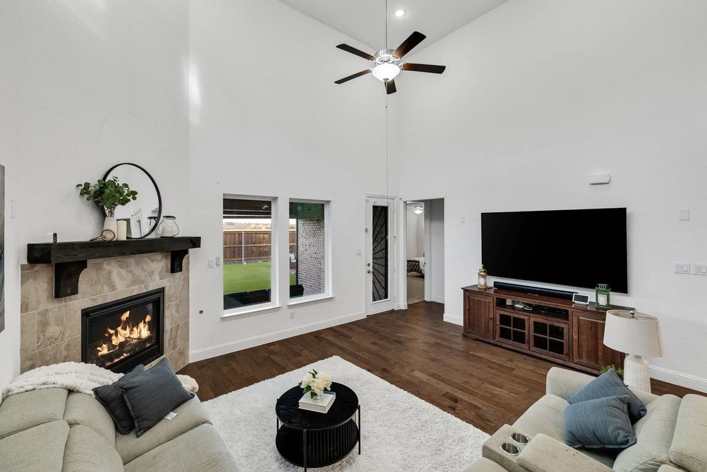 2401 Silver Leaf Drive, Northlake