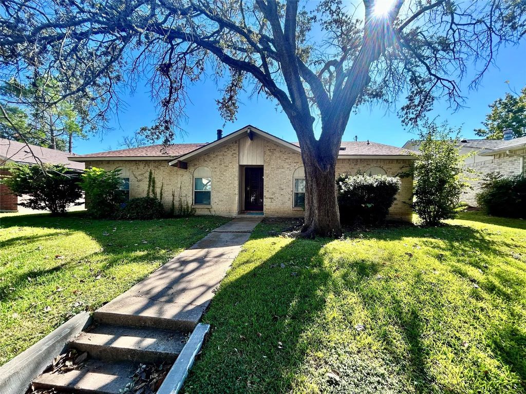 705 Edelweiss Drive, Grand Prairie