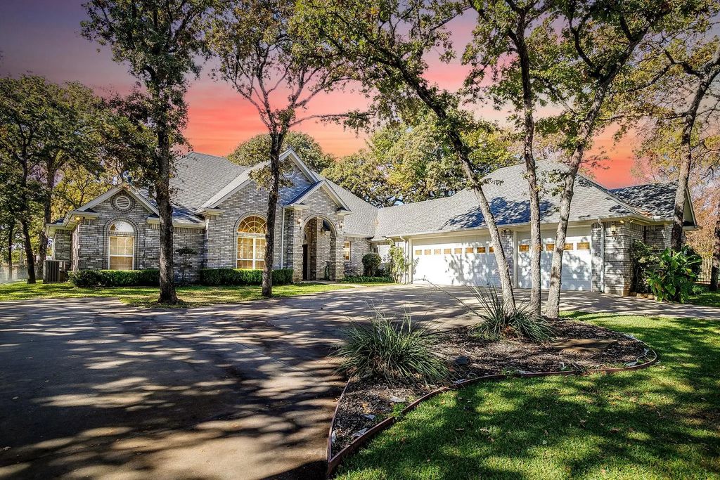 12215 Lake Forest Drive, Azle
