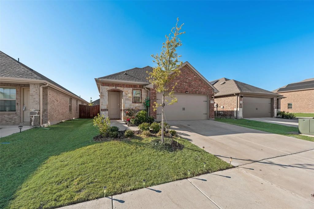 627 Sweet Dream Way, Lavon