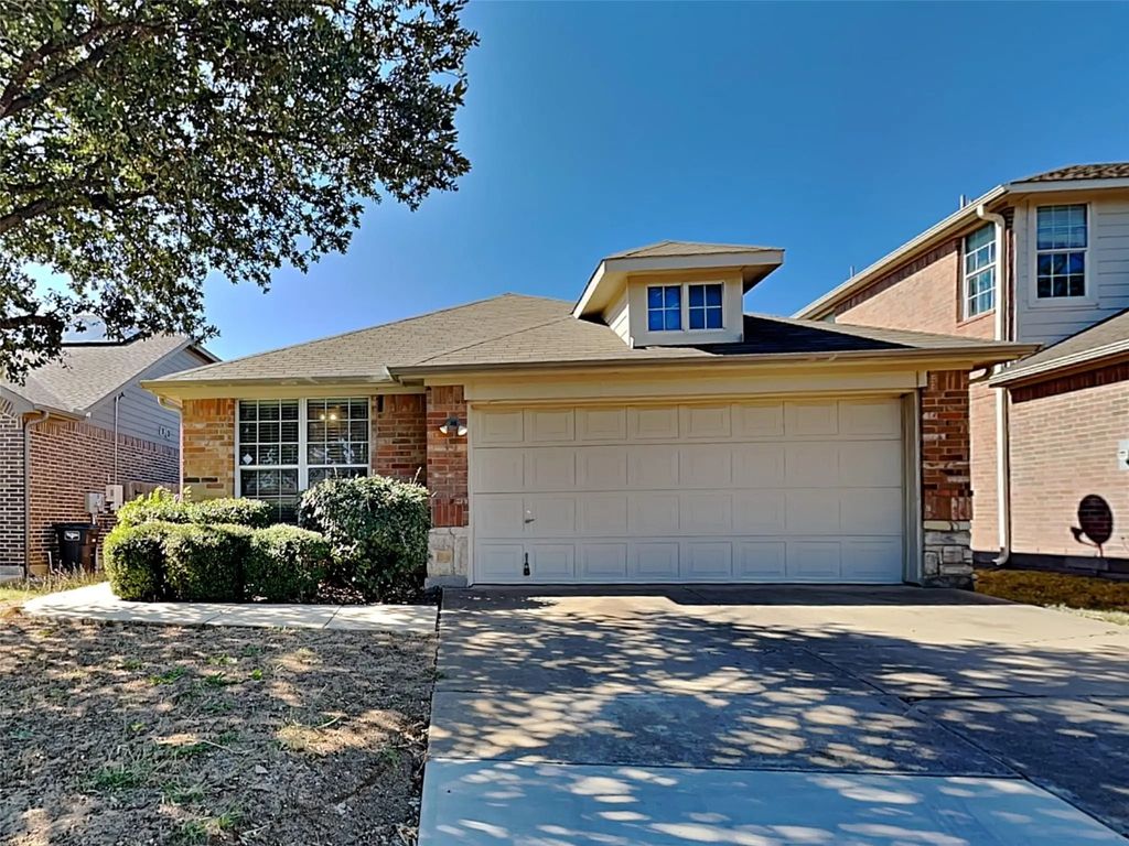 8921 Highland Orchard Drive, Fort Worth